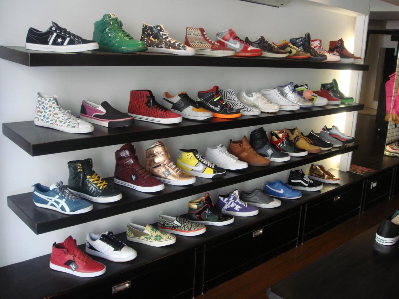 Villa store sneaker store